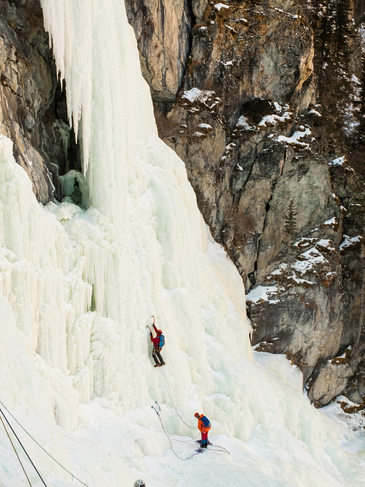 Первая лазательная веревка водопада Кая-Бажи, Горный Алтай, долина реки Чулышман
