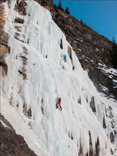 Тренировки на замёрзших водопадах Алтая (водопад Храпова, примерно 800-й км трассы М52, ныне Р256).