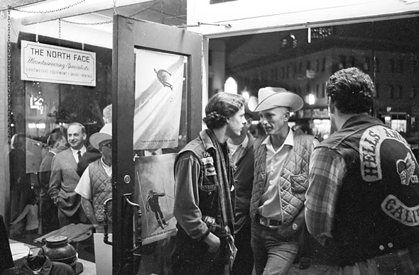 Фото с открытия первого магазина The North Face, 1966 год.