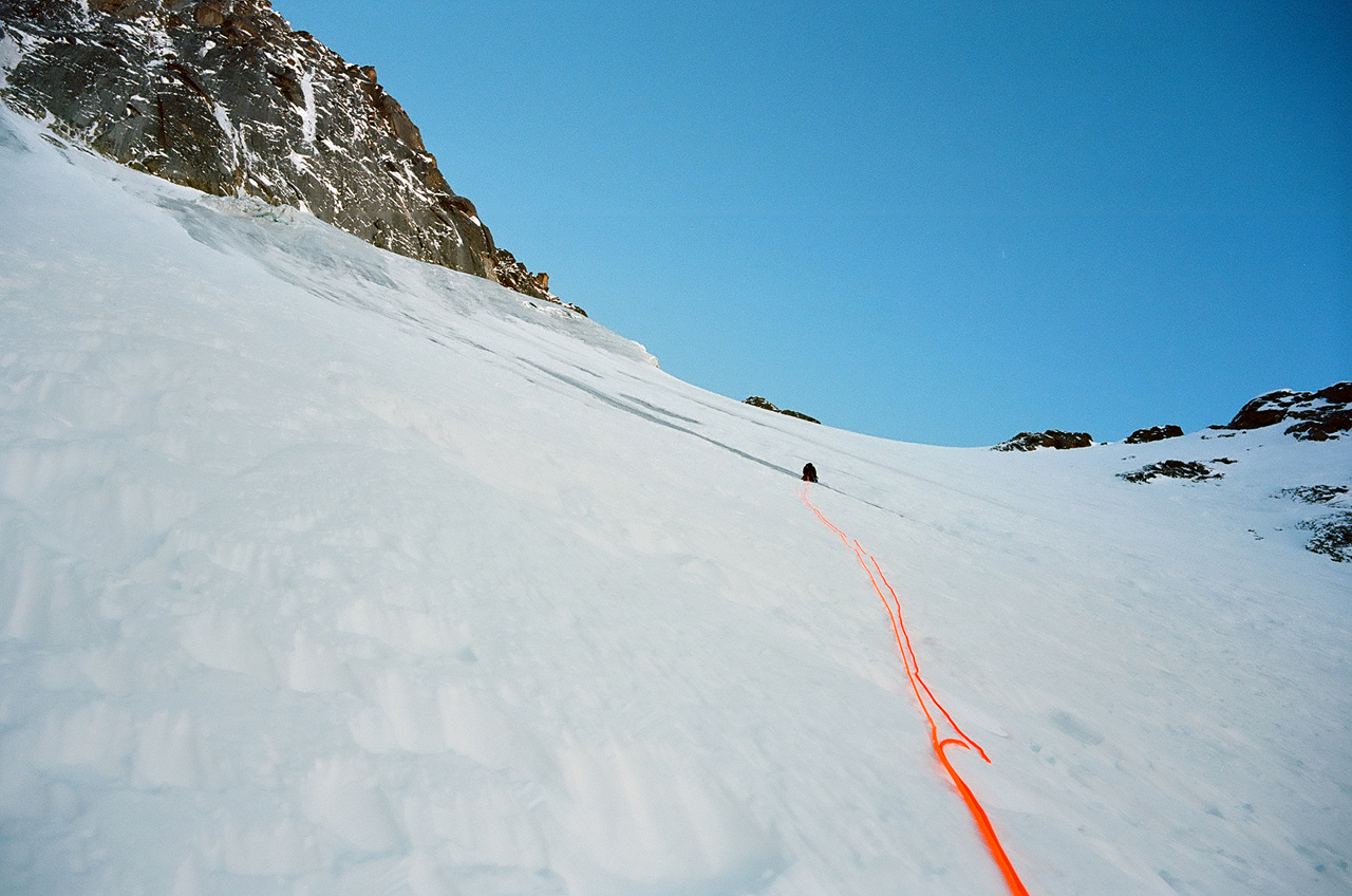 Зимнее первовосхождение на Ашатскую стену пик Сабах (5300 м): на лопате