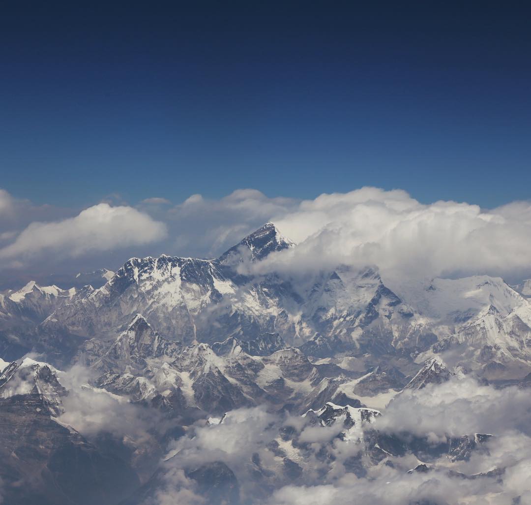 Эверест-2017: вид на Эверест из окна самолёта