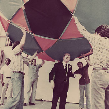 1975 — Первая «сферическая» палатка