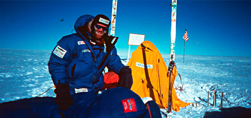 В 1997 году Борге Усланд пересекает Антарктиду на лыжах: 2854 км «белого инферно», выживать в котором ему помогает палатка Ferrino Ultima.