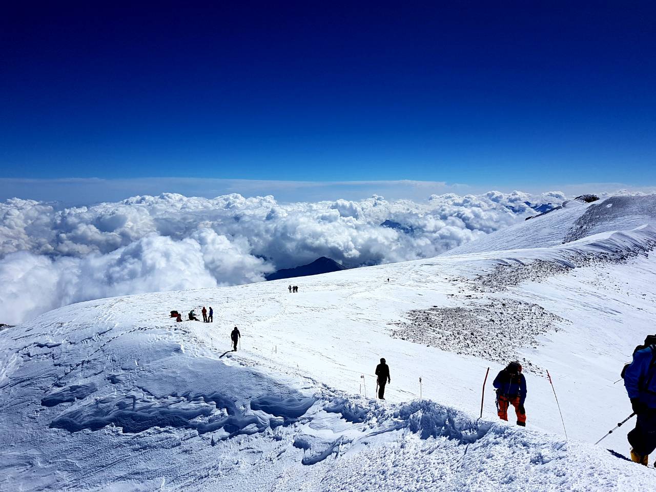 Международная группа на вершине Эльбруса