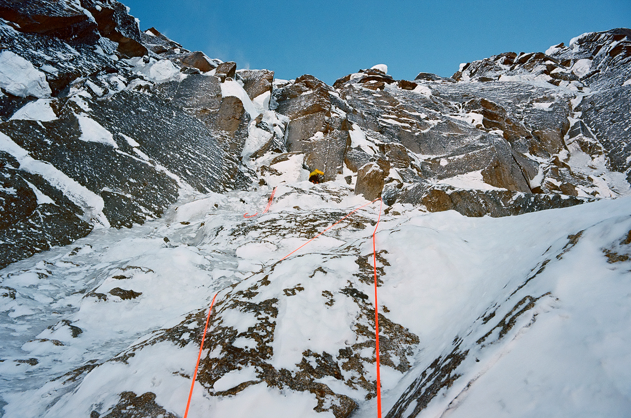 Зимнее первопрохождение на Ашатскую стену пик Сабах (5300 м): вершинный бастион