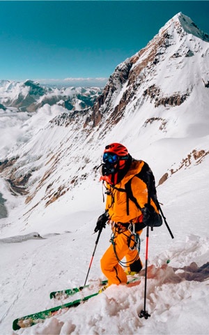 Первый горнолыжный спуск с Лхоцзе
