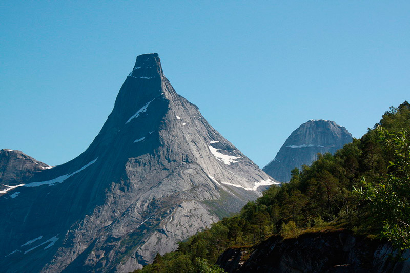 В Скандинавии таким местом стала гора Стетинд (Stetind), расположенная в малонаселённом пункте Тюсфьорд (норв. Tysfjord) в Северной Норвегии.