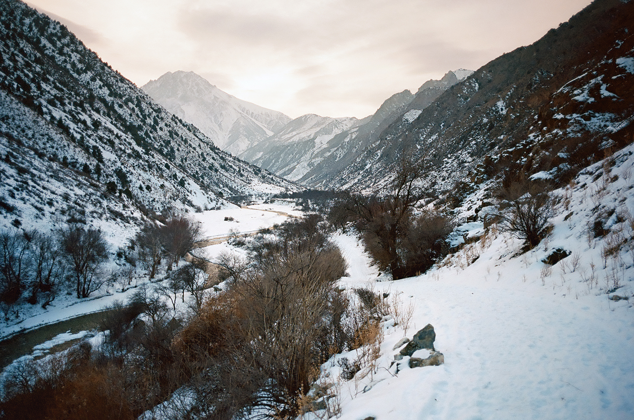 Зимнее первопрохождение на Ашатскую стену пик Сабах (5300 м): по дороге в Узгуруш