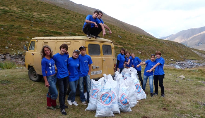 Экологическая акция «Сохраним горы в чистоте» на склонах Эльбруса
