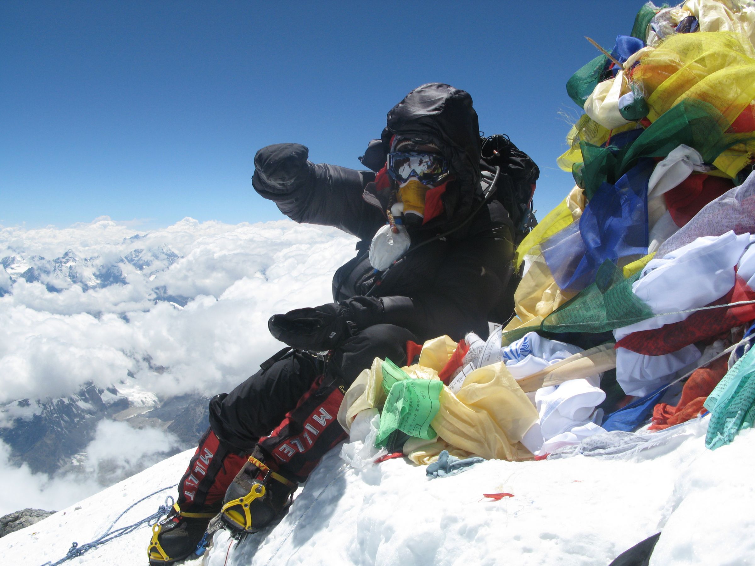 Сергей Ковалёв на вершине Эвереста в 2008 году