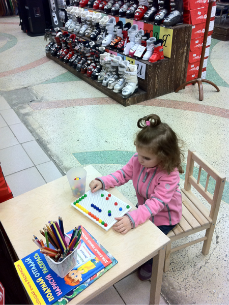 Детский уголок в магазине в Новосибирске