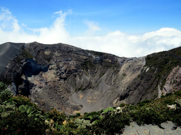 Вулкан Ирасу сейчас. Коста-Рика