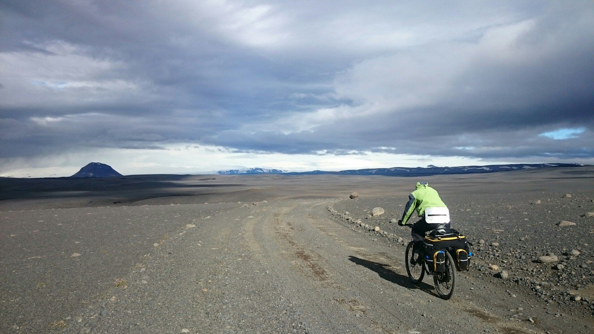 1900 км. Велосипед в Исландии. На велосипеде по Исландии. На байке по Исландии.
