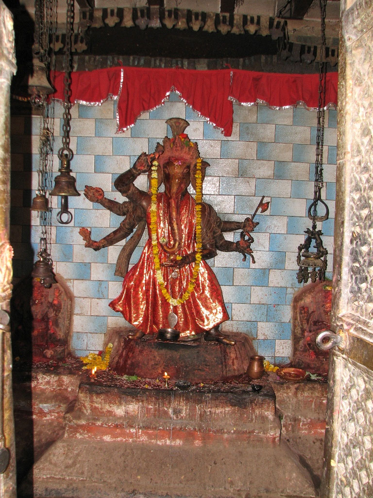 Местный индуистский бог Ганеша