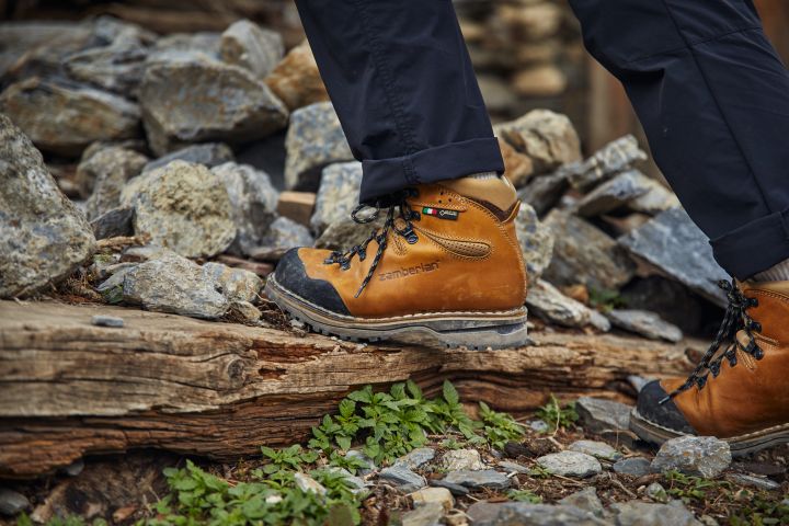 Ремонт обуви для туризма и альпинизма в Аутдор-центре в Москве