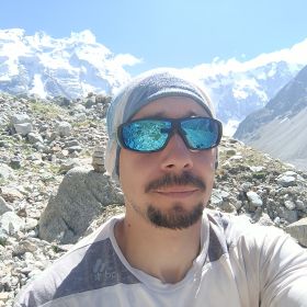 Олег Карсканов